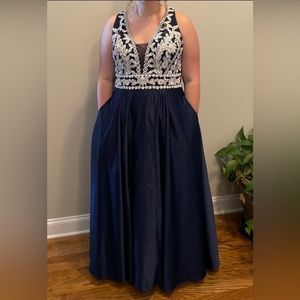 Blondie nites navy blue formal floor length halter dress